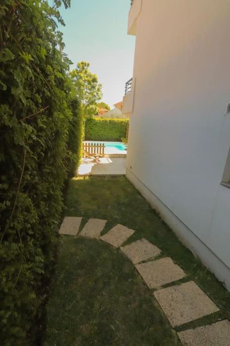 Cascais Getaway With A Shared Pool Apartment Exterior photo